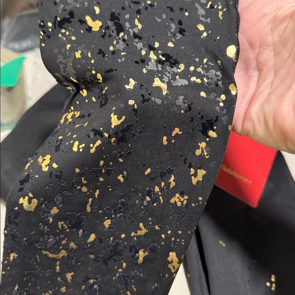 Lululemon NWT Wunder MR Tight 28" Black and Gold Special Edition 2 - Picture 6 of 8